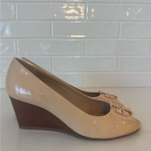 TORY BURCH Tan Patent Leather Lowell Peep Toe Wedge Heels Size 7M